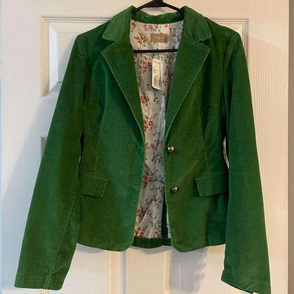 Green Corduroy Blazer size Small from Forever 21. Faux pockets and back vent.